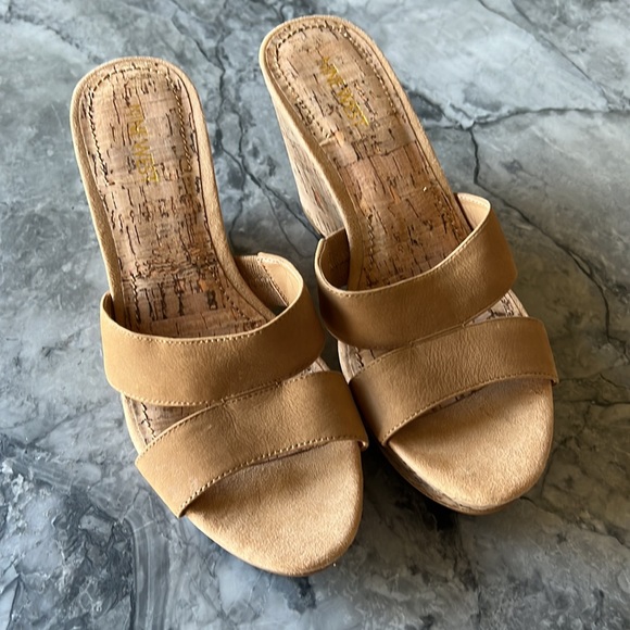 Nine West cork, wedge sandals, size 7.5. #Poshmark - Picture 4 of 9